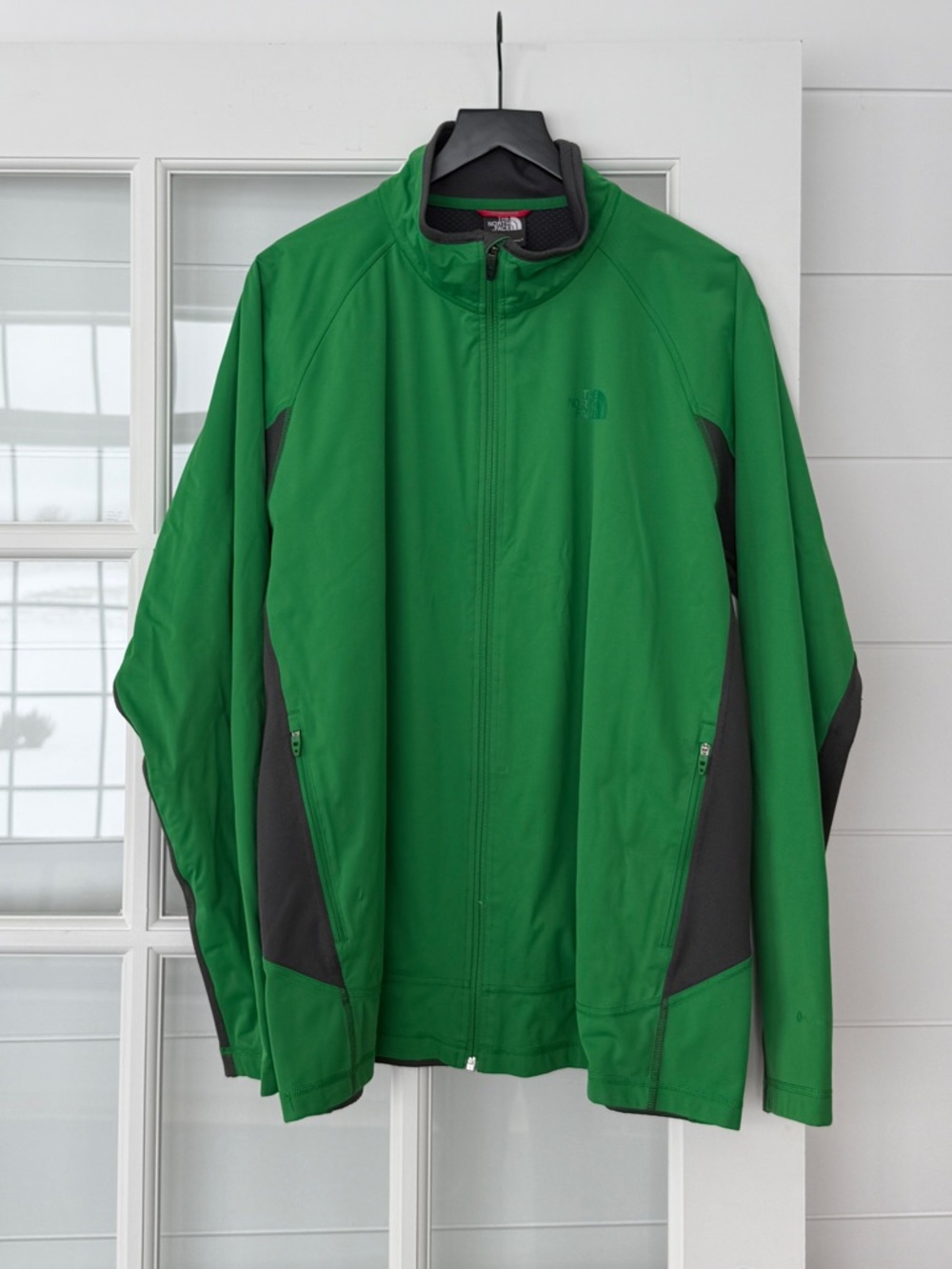 North Face Men's Green Lightweight Jacket - Performance Shell